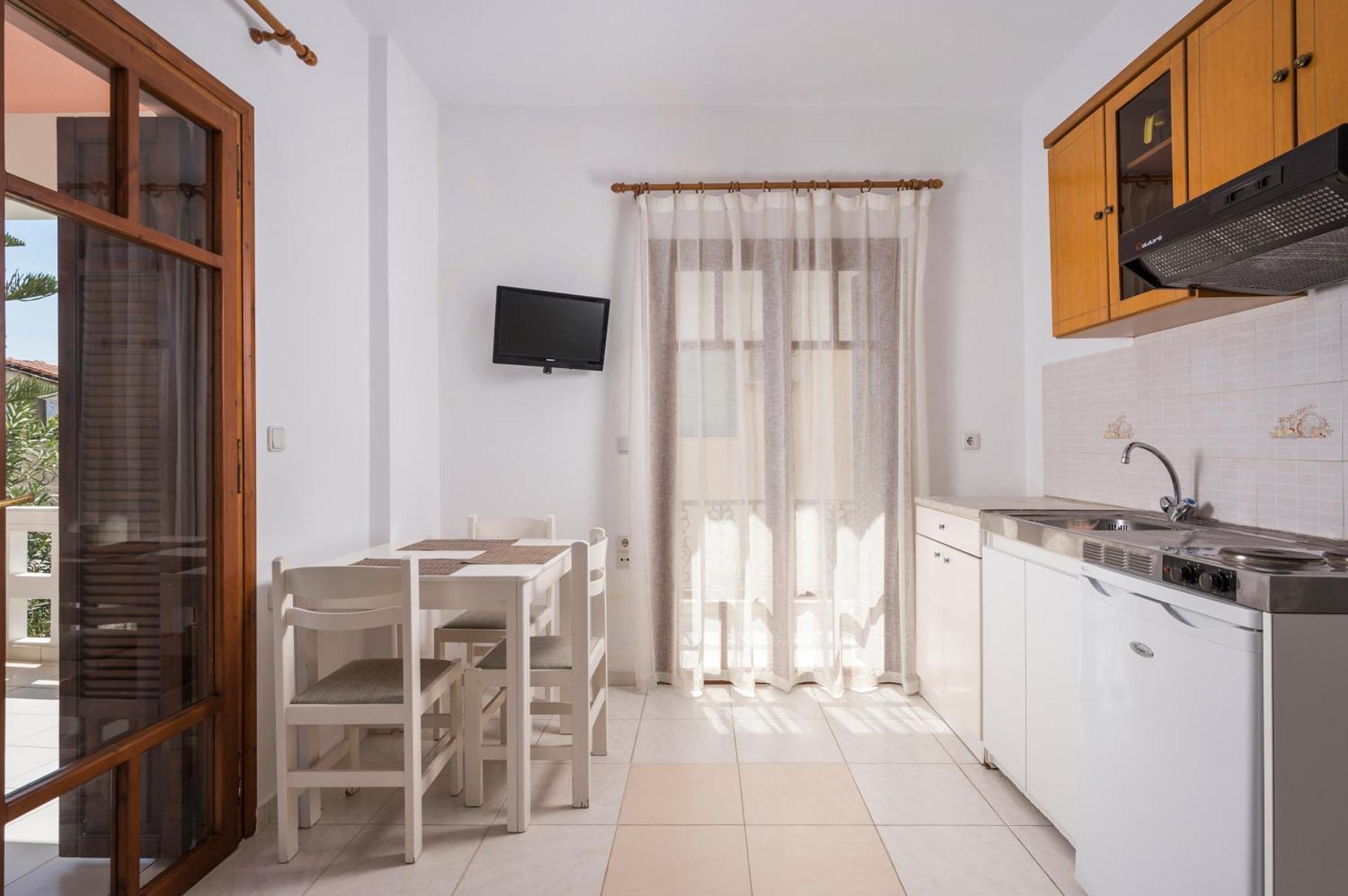 Captain Michalis Apartments Galatas  Exterior photo