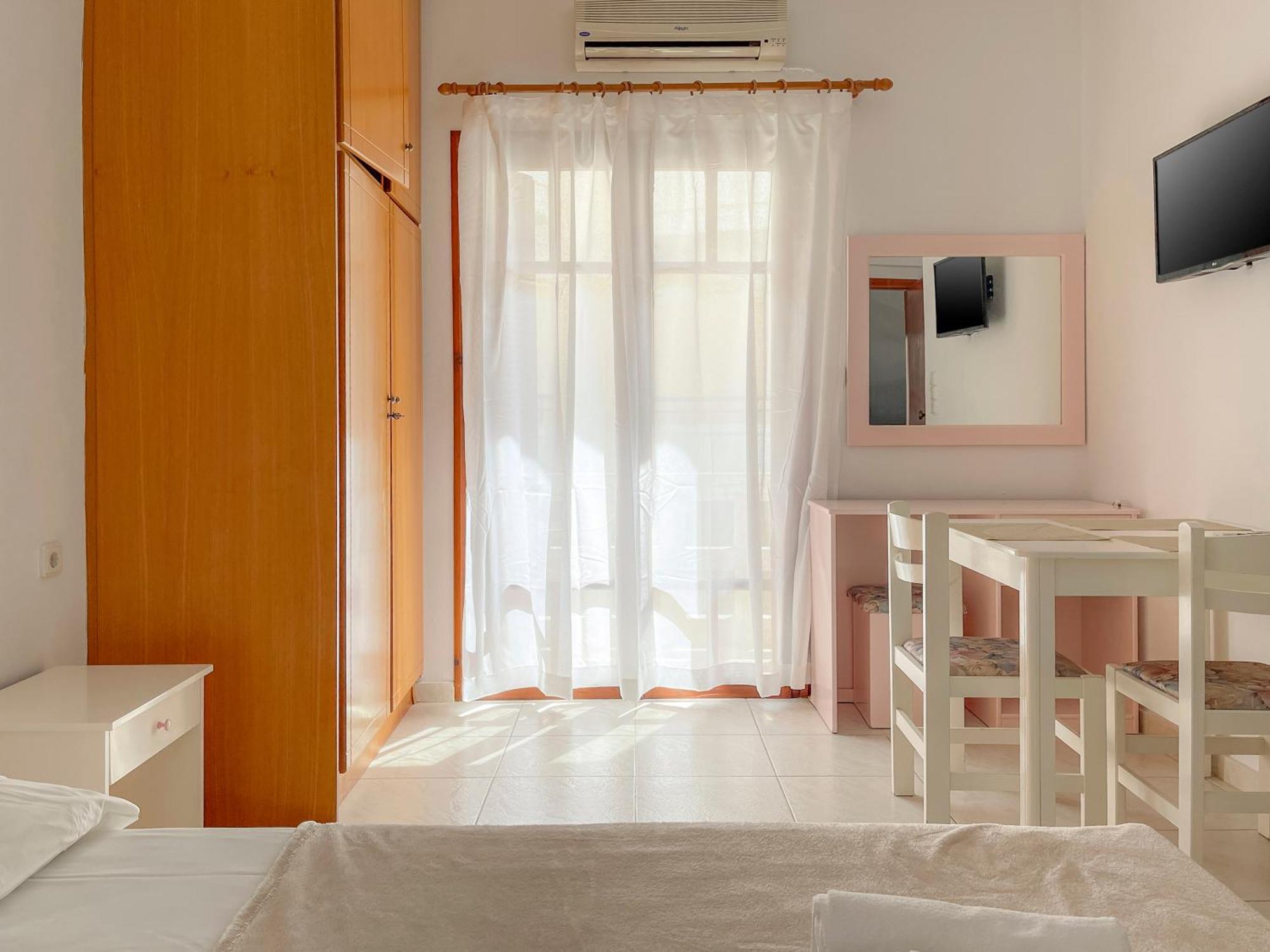Captain Michalis Apartments Galatas  Room photo