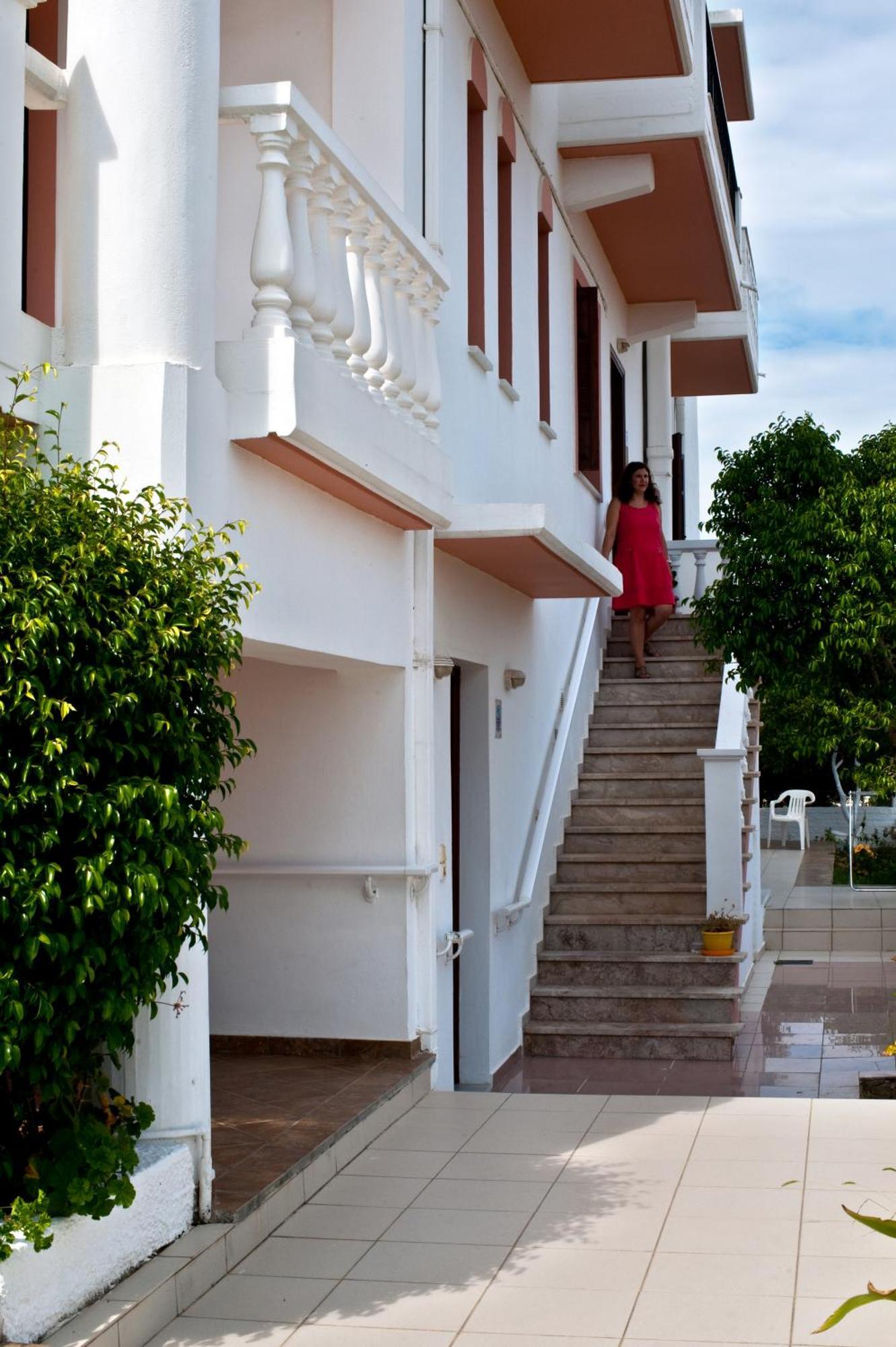 Captain Michalis Apartments Galatas  Exterior photo