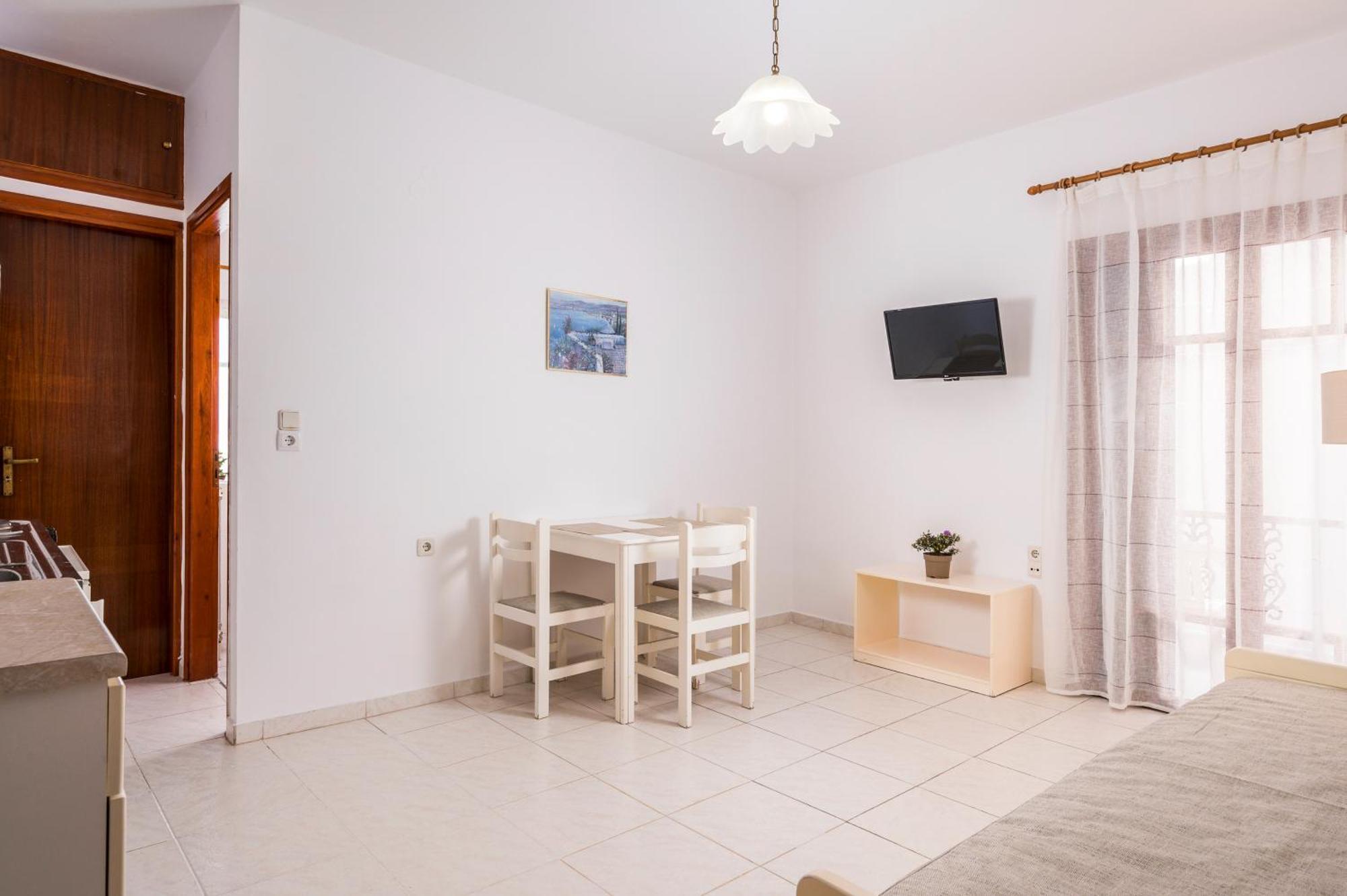 Captain Michalis Apartments Galatas  Exterior photo