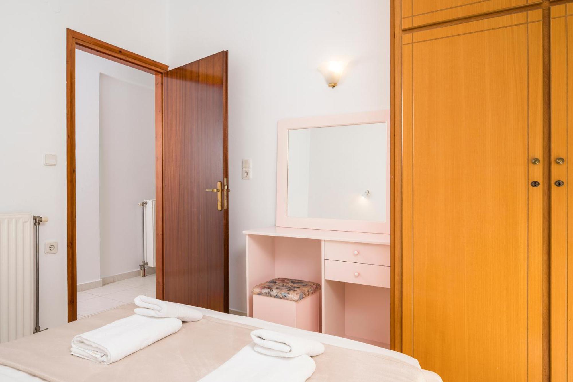 Captain Michalis Apartments Galatas  Exterior photo